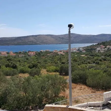 Apartment Ivancica Seget Vranjica